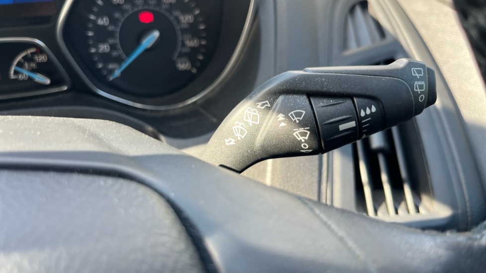 Ford Focus 1.0 EcoBoost Zetec 5dr Petrol Hatchback - Image 24