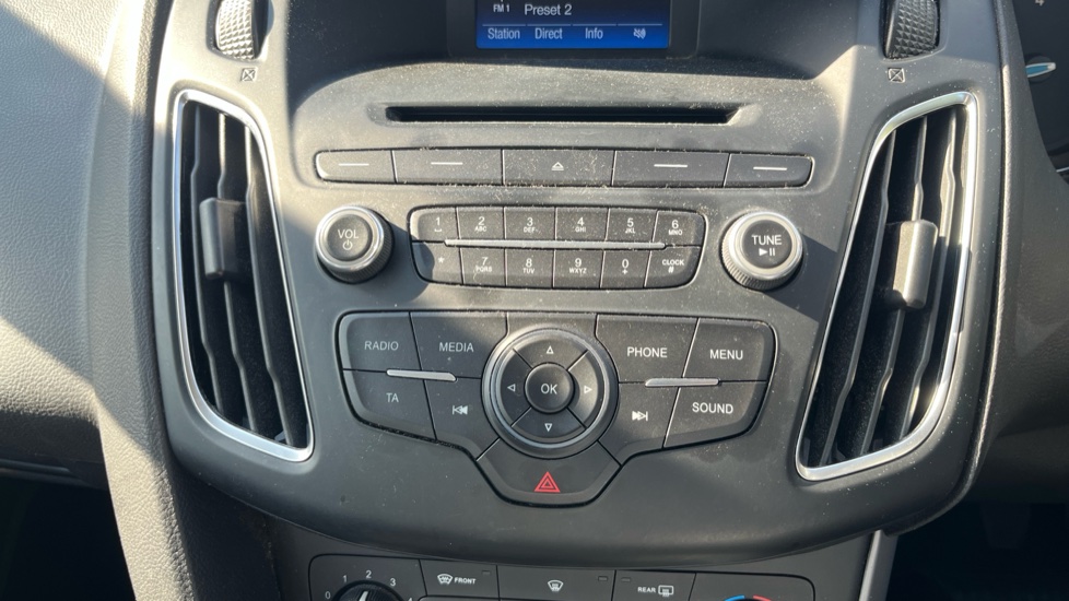 Ford Focus 1.0 EcoBoost Zetec 5dr Petrol Hatchback - Image 28