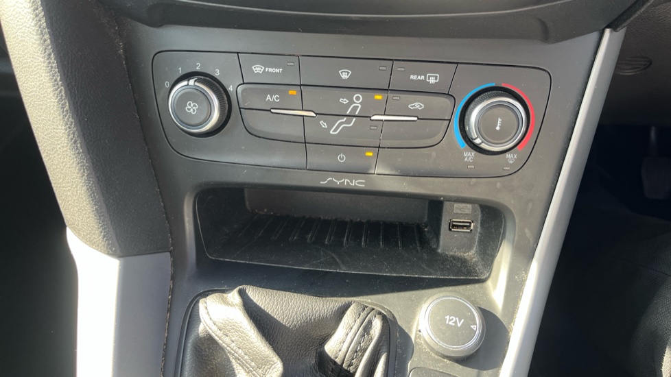 Ford Focus 1.0 EcoBoost Zetec 5dr Petrol Hatchback - Image 29