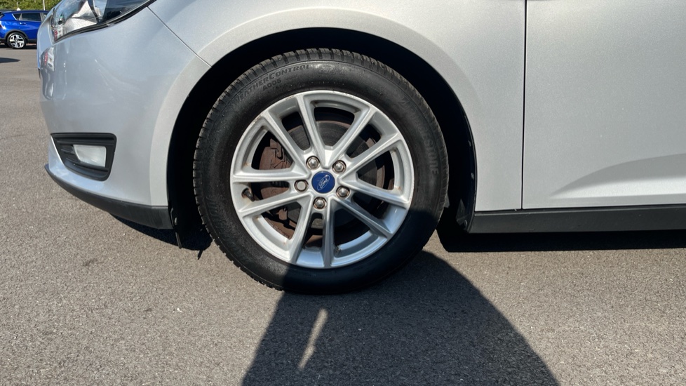 Ford Focus 1.0 EcoBoost Zetec 5dr Petrol Hatchback - Image 34