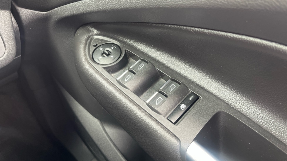 Ford Kuga 1.5 EcoBoost ST-Line 5dr 2WD Petrol Estate - Image 27