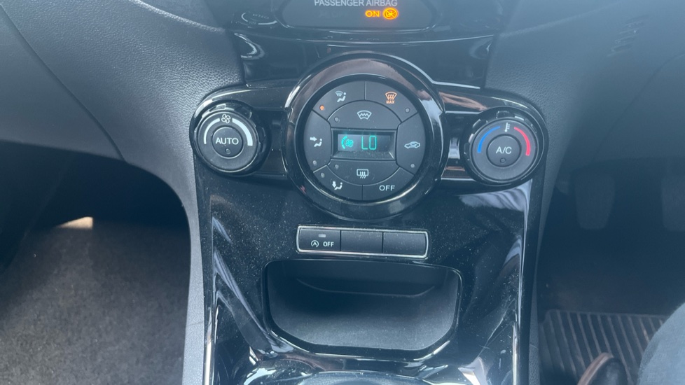 Ford Fiesta 1.0 EcoBoost 125 Titanium 5dr Petrol Hatchback - Image 31