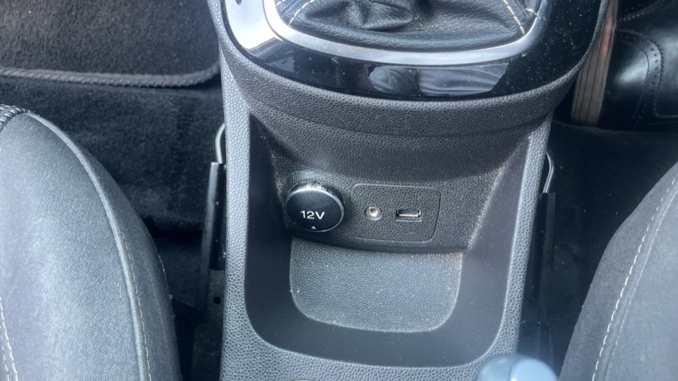 Ford Fiesta 1.0 EcoBoost 125 Titanium 5dr Petrol Hatchback - Image 32