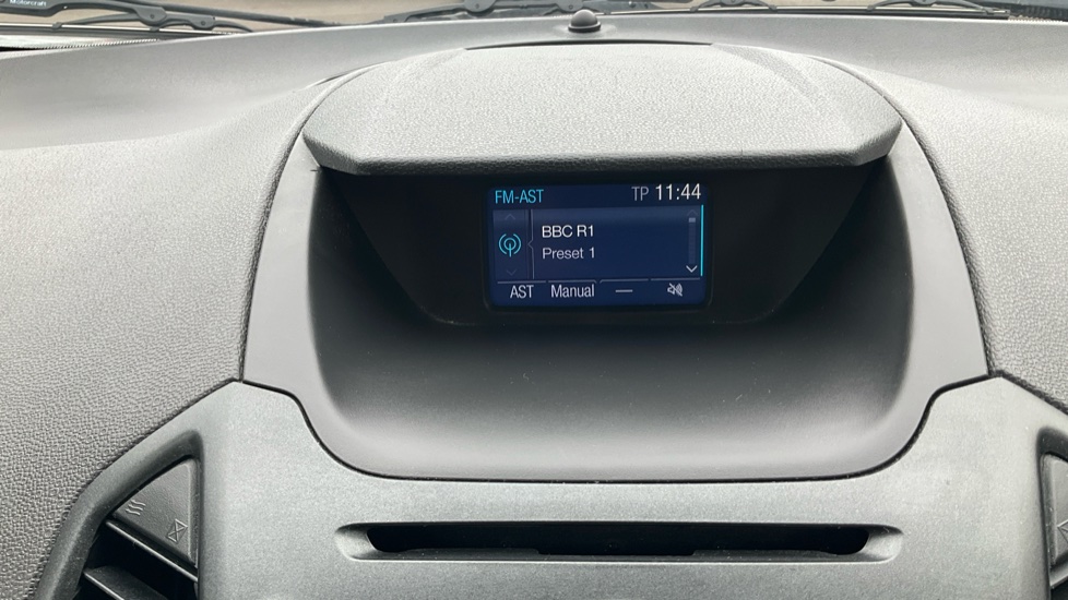 Ford EcoSport 1.0 EcoBoost Zetec 5dr Petrol Hatchback - Image 12