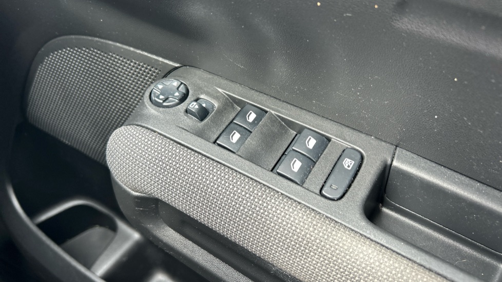 Citroen C3 Aircross 1.2 PureTech 130 Flair 5dr Petrol Hatchback - Image 33
