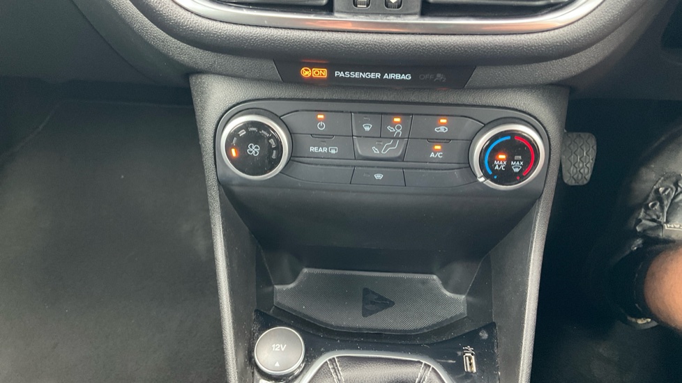 Ford Fiesta 1.0 EcoBoost Zetec 5dr Petrol Hatchback - Image 38