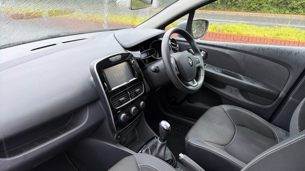 Renault Clio 0.9 TCE 90 Urban Nav 5dr Petrol Hatchback - Image 9