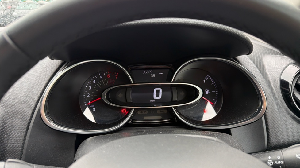 Renault Clio 0.9 TCE 90 Urban Nav 5dr Petrol Hatchback - Image 18