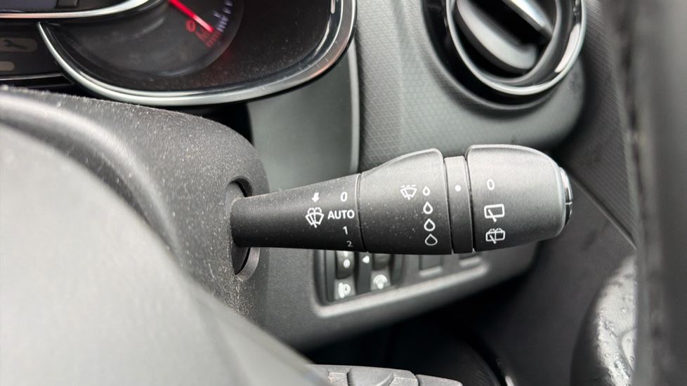 Renault Clio 0.9 TCE 90 Urban Nav 5dr Petrol Hatchback - Image 24