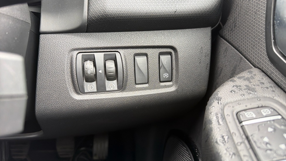Renault Clio 0.9 TCE 90 Urban Nav 5dr Petrol Hatchback - Image 26