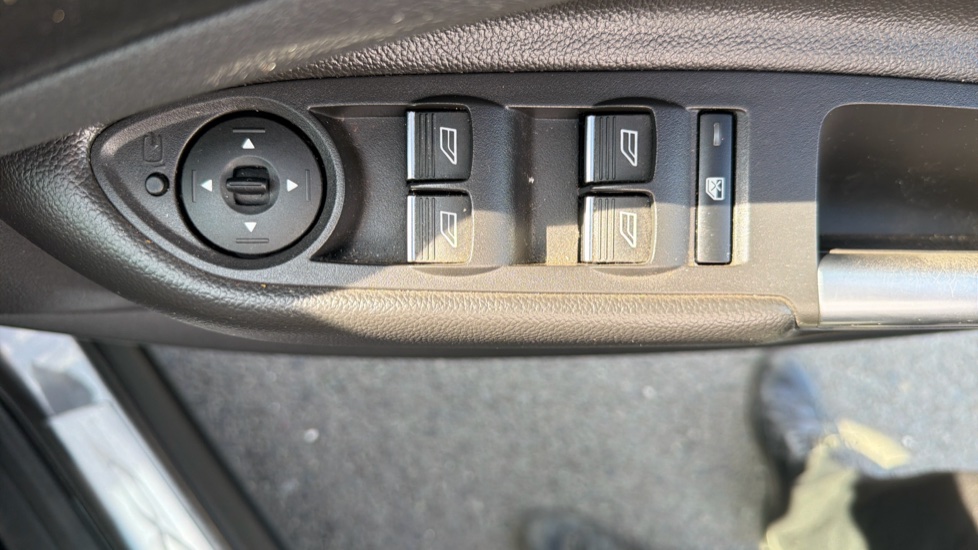 Ford Kuga 2.0 TDCi Titanium 5dr 2WD Diesel Estate - Image 37