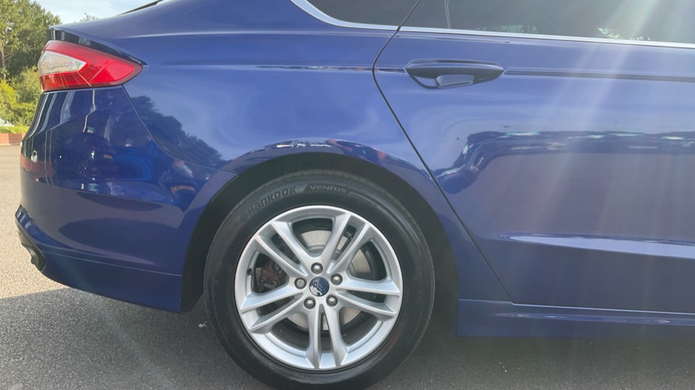 Ford Mondeo 2.0 EcoBoost Titanium 5dr Auto Petrol Hatchback - Image 7