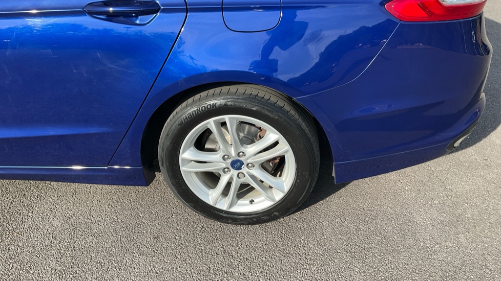 Ford Mondeo 2.0 EcoBoost Titanium 5dr Auto Petrol Hatchback - Image 14