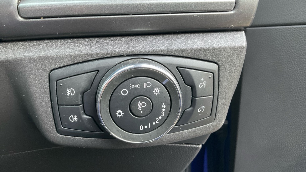 Ford Mondeo 2.0 EcoBoost Titanium 5dr Auto Petrol Hatchback - Image 32