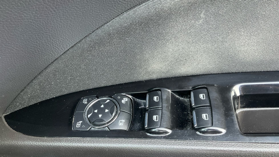 Ford Mondeo 2.0 EcoBoost Titanium 5dr Auto Petrol Hatchback - Image 33