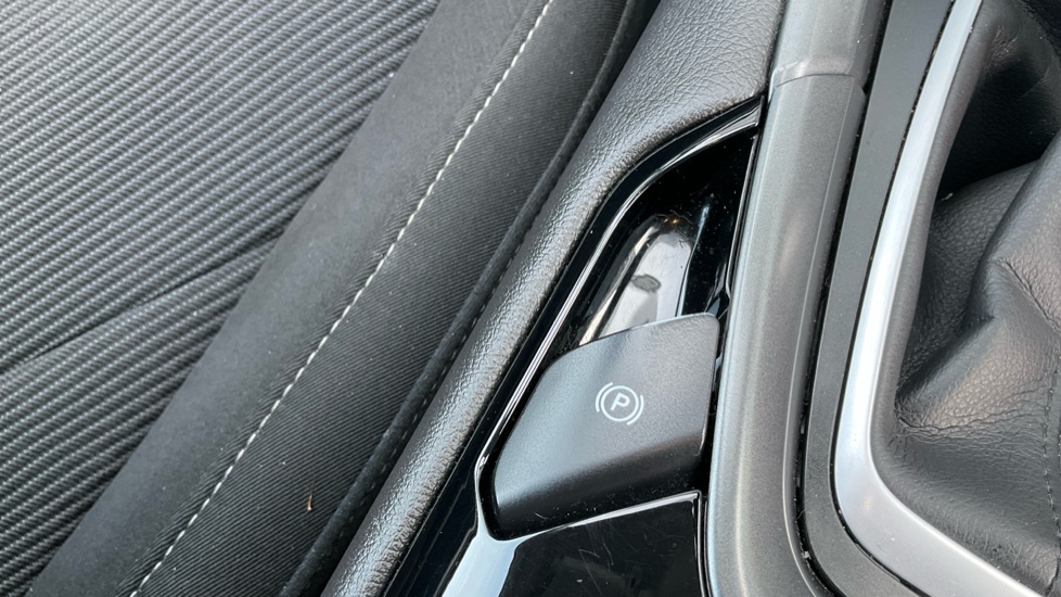 Ford Mondeo 2.0 EcoBoost Titanium 5dr Auto Petrol Hatchback - Image 34