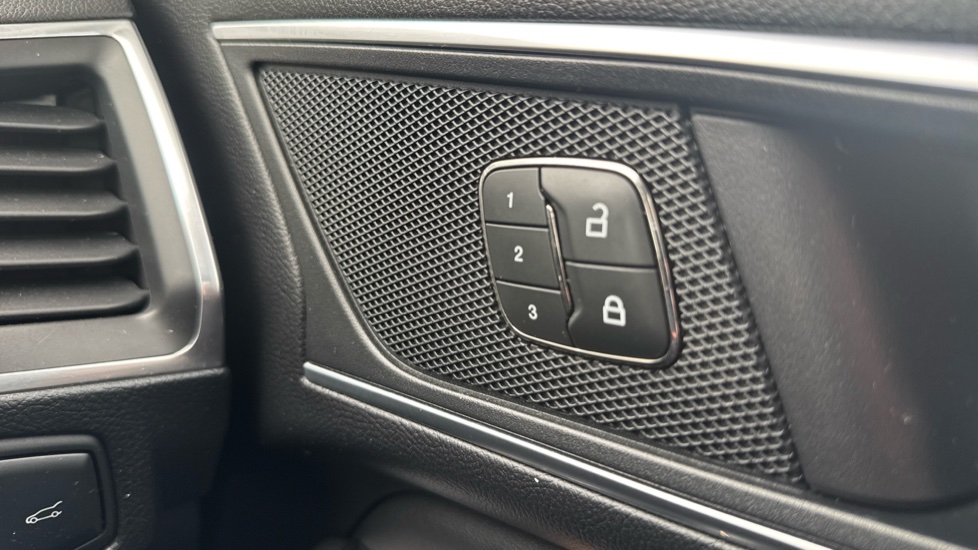 Ford S-MAX 2.0 TDCi 210 Titanium Sport 5dr Powershift Diesel Estate - Image 23
