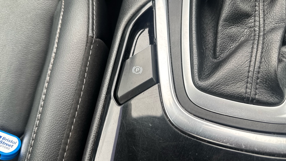 Ford S-MAX 2.0 TDCi 210 Titanium Sport 5dr Powershift Diesel Estate - Image 31