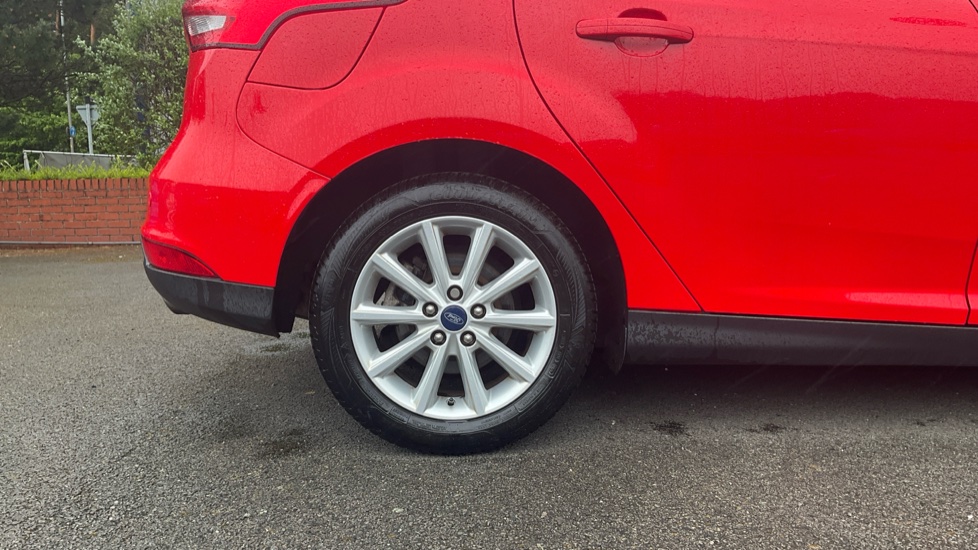 Ford Focus 1.5 EcoBoost Titanium 5dr Auto Petrol Hatchback - Image 7