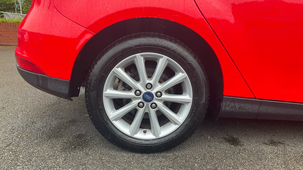 Ford Focus 1.5 EcoBoost Titanium 5dr Auto Petrol Hatchback - Image 21
