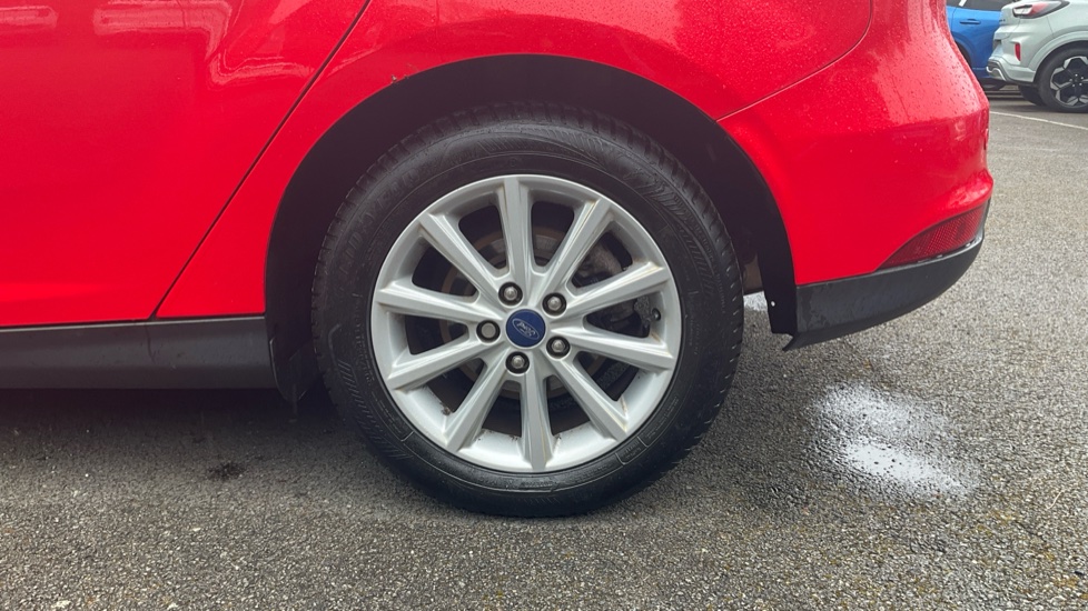 Ford Focus 1.5 EcoBoost Titanium 5dr Auto Petrol Hatchback - Image 24