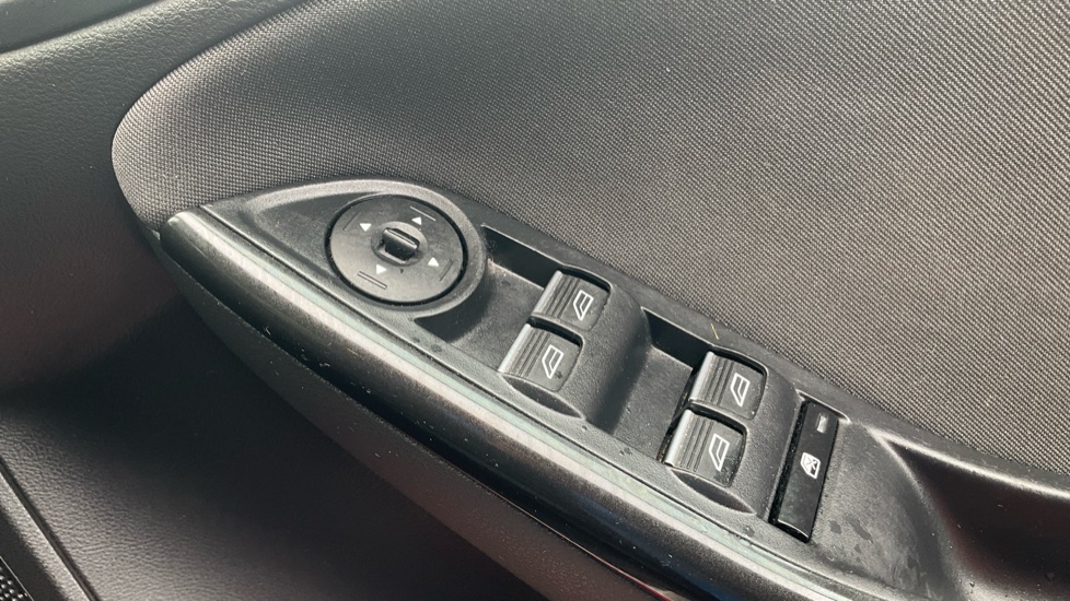 Ford Focus 1.5 EcoBoost Titanium 5dr Auto Petrol Hatchback - Image 27