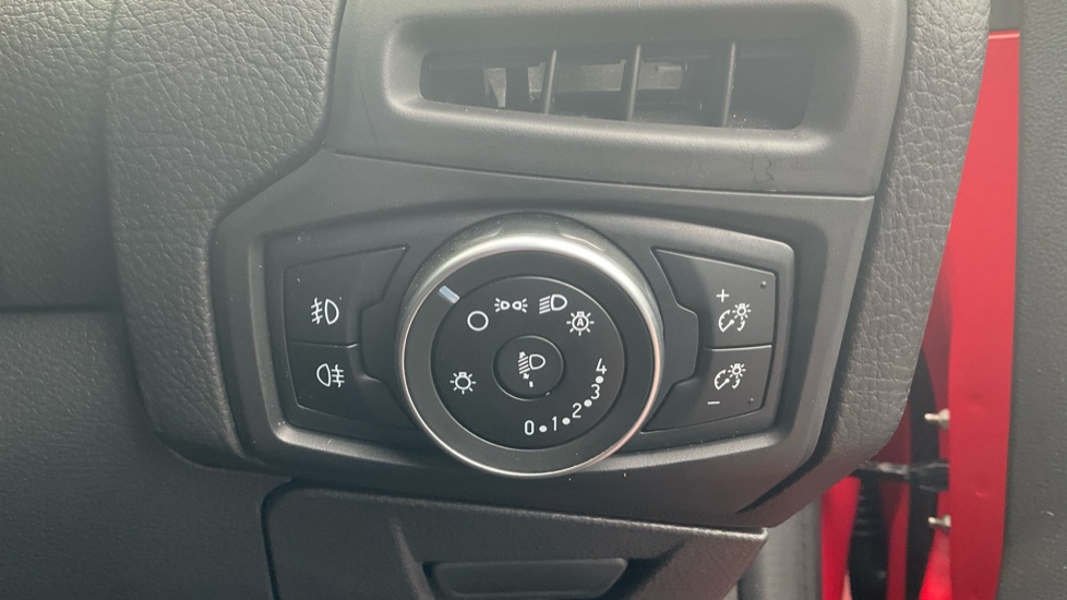 Ford Focus 1.5 EcoBoost Titanium 5dr Auto Petrol Hatchback - Image 28