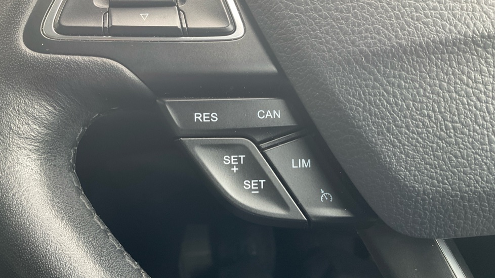 Ford Focus 1.5 EcoBoost Titanium 5dr Auto Petrol Hatchback - Image 31