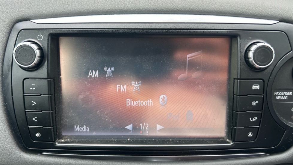 Toyota Yaris 1.0 VVT-i Icon 5dr Petrol Hatchback - Image 21