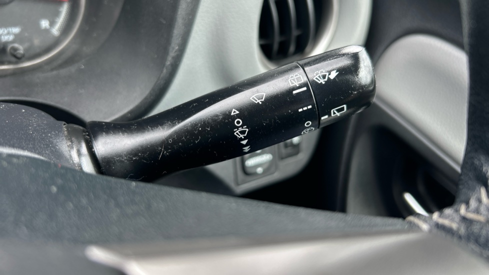 Toyota Yaris 1.0 VVT-i Icon 5dr Petrol Hatchback - Image 28