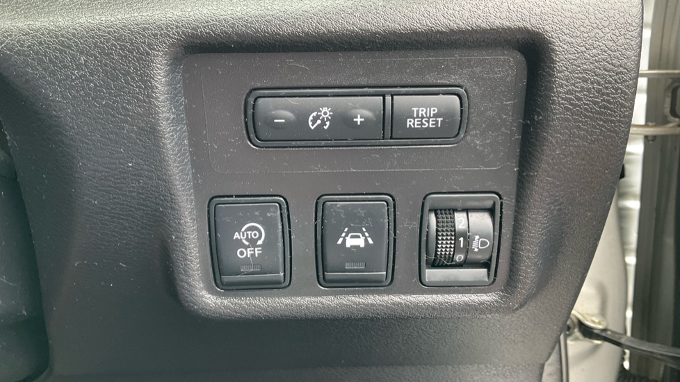 Nissan Micra 0.9 IG-T Acenta 5dr Petrol Hatchback - Image 30