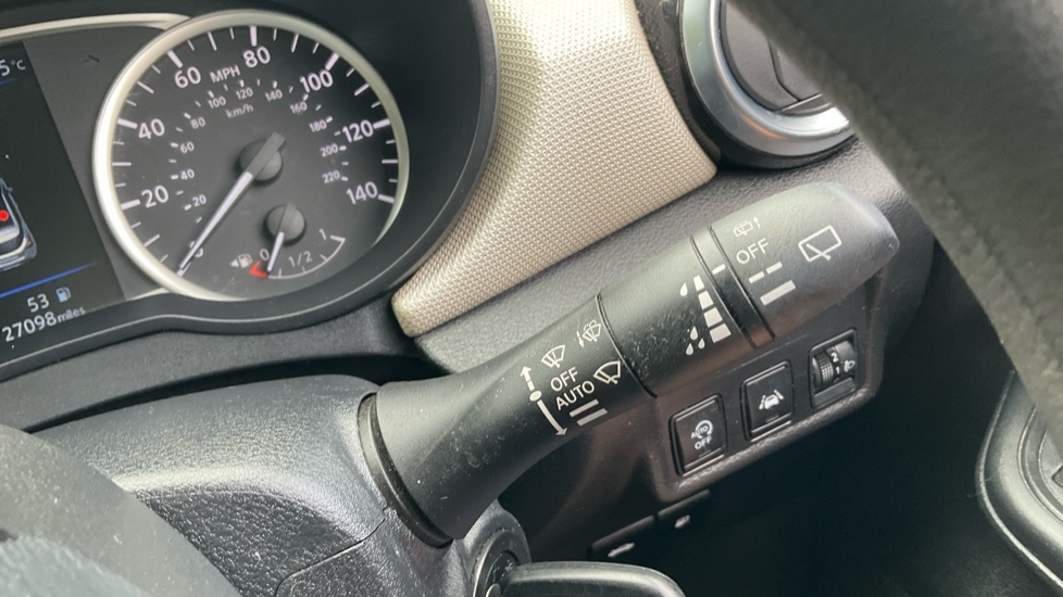 Nissan Micra 0.9 IG-T Acenta 5dr Petrol Hatchback - Image 33