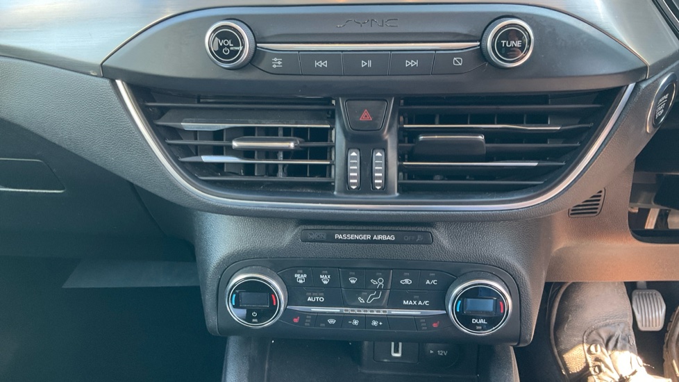 Ford Focus 1.5 EcoBoost 150 Titanium 5dr Petrol Hatchback - Image 36