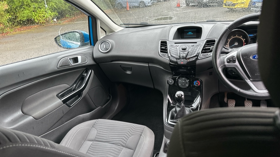 Ford Fiesta 1.25 82 Zetec 3dr Petrol Hatchback - Image 10
