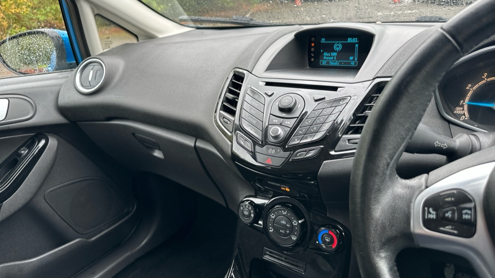 Ford Fiesta 1.25 82 Zetec 3dr Petrol Hatchback - Image 14
