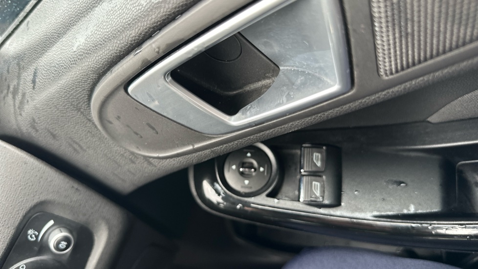 Ford Fiesta 1.25 82 Zetec 3dr Petrol Hatchback - Image 24