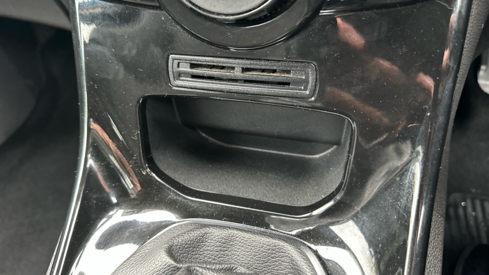 Ford Fiesta 1.25 82 Zetec 3dr Petrol Hatchback - Image 32