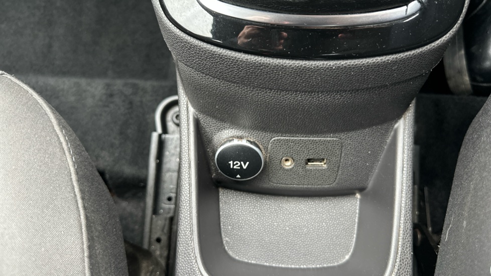 Ford Fiesta 1.25 82 Zetec 3dr Petrol Hatchback - Image 33