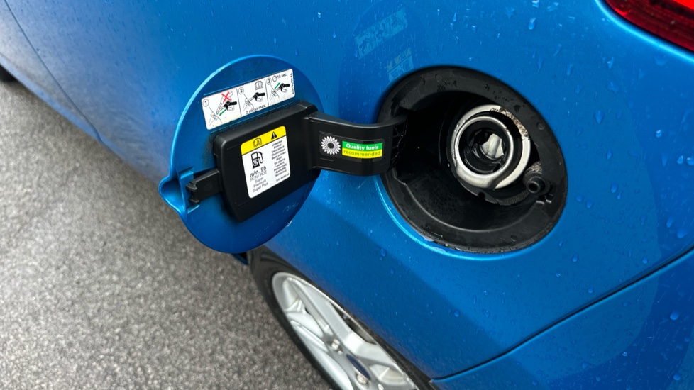Ford Fiesta 1.25 82 Zetec 3dr Petrol Hatchback - Image 36