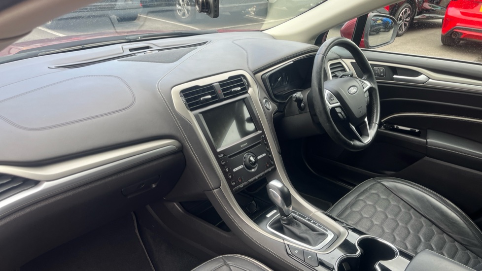 Ford Mondeo 2.0 Hybrid Titanium Edition 4dr Auto Hybrid Saloon - Image 9
