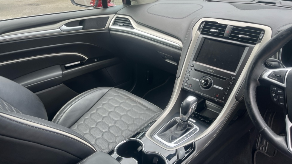 Ford Mondeo 2.0 Hybrid Titanium Edition 4dr Auto Hybrid Saloon - Image 14