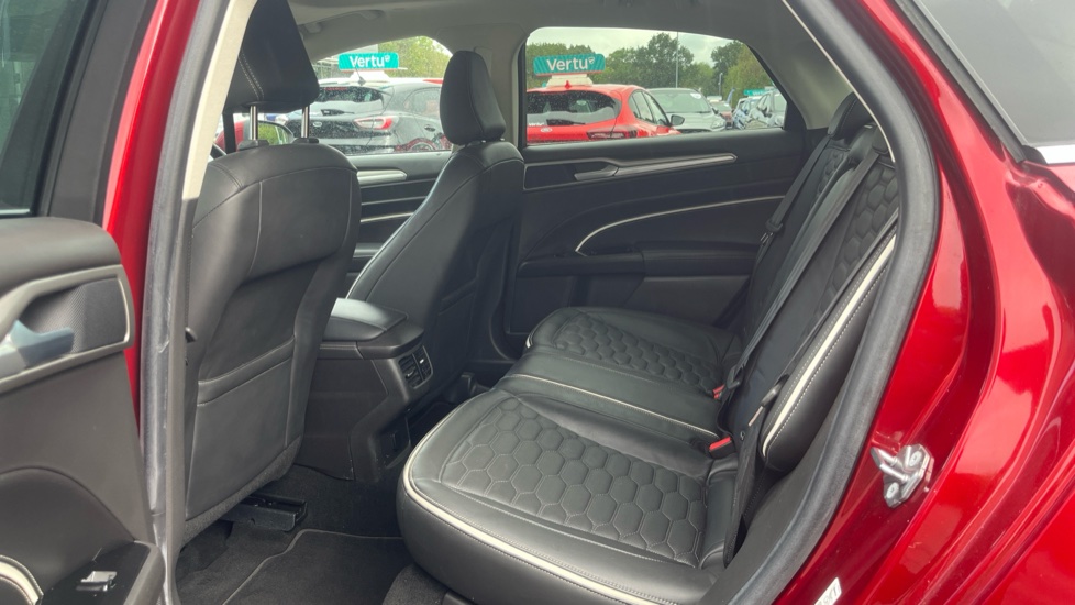 Ford Mondeo 2.0 Hybrid Titanium Edition 4dr Auto Hybrid Saloon - Image 16