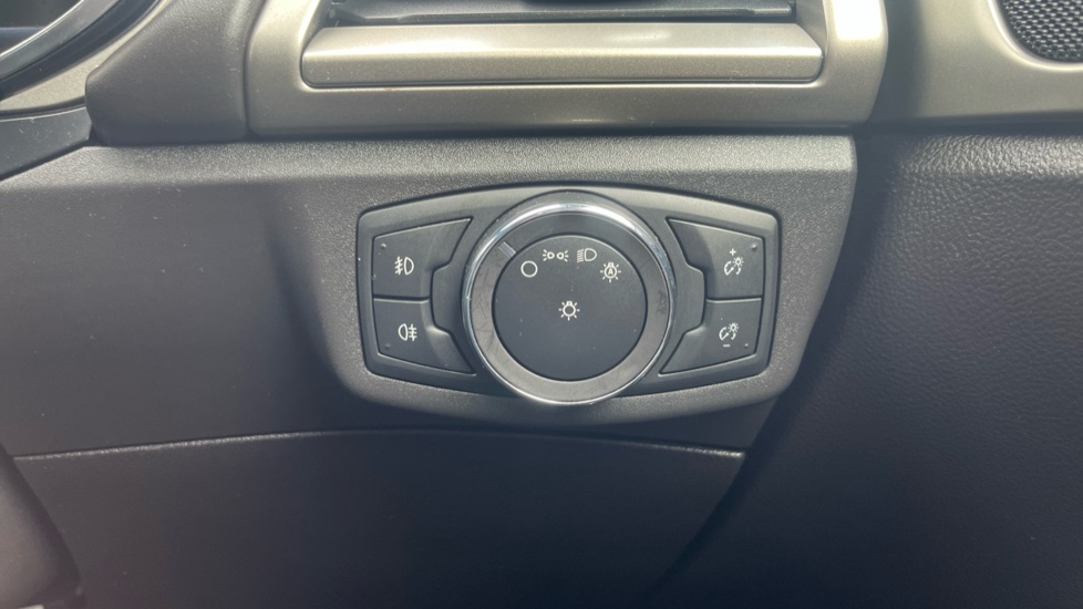 Ford Mondeo 2.0 Hybrid Titanium Edition 4dr Auto Hybrid Saloon - Image 25