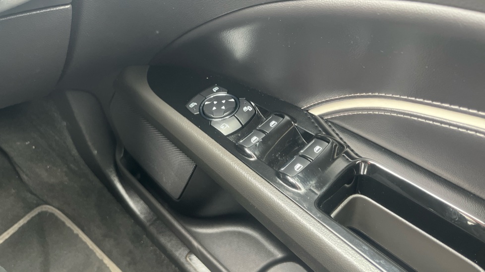 Ford Mondeo 2.0 Hybrid Titanium Edition 4dr Auto Hybrid Saloon - Image 26