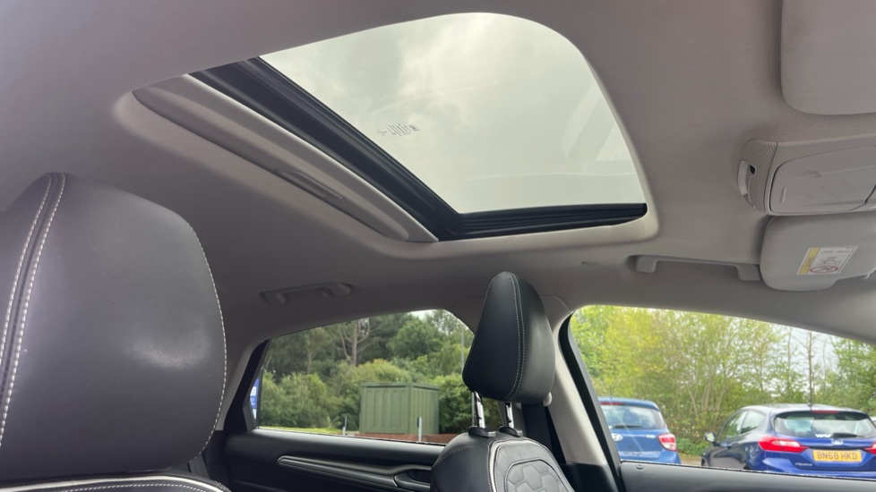Ford Mondeo 2.0 Hybrid Titanium Edition 4dr Auto Hybrid Saloon - Image 38