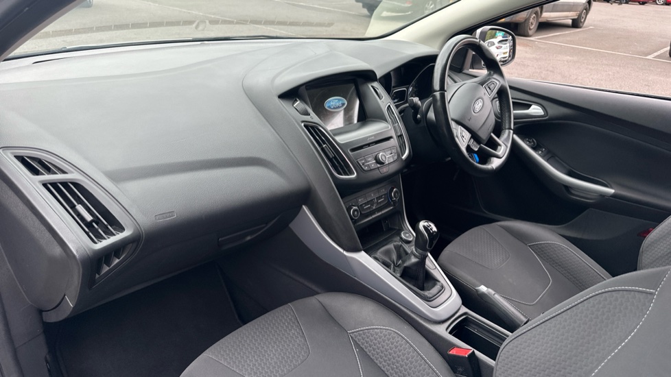 Ford Focus 1.0 EcoBoost Zetec Edition 5dr Petrol Hatchback - Image 9