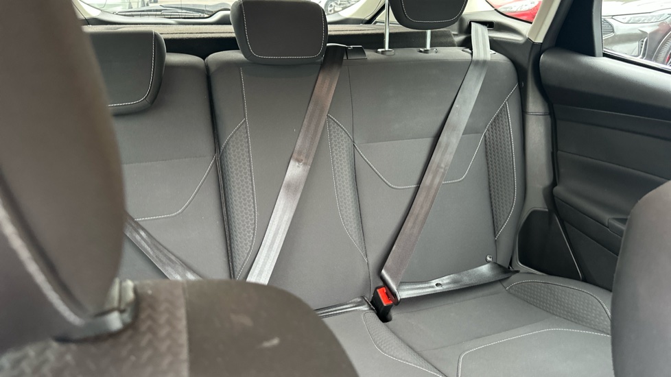 Ford Focus 1.0 EcoBoost Zetec Edition 5dr Petrol Hatchback - Image 15