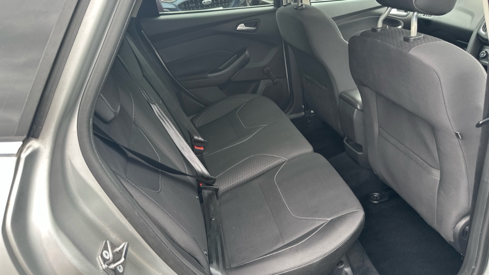 Ford Focus 1.0 EcoBoost Zetec Edition 5dr Petrol Hatchback - Image 16