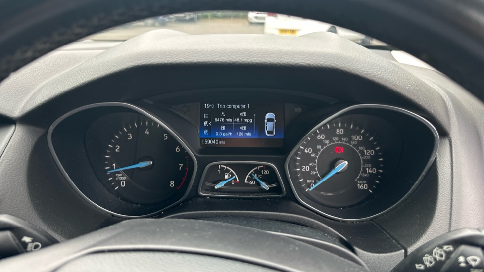 Ford Focus 1.0 EcoBoost Zetec Edition 5dr Petrol Hatchback - Image 18