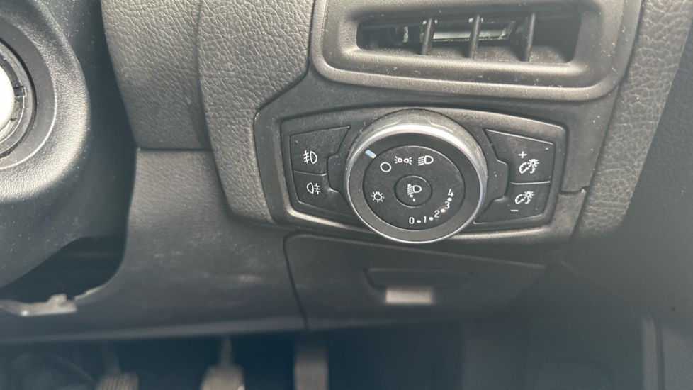 Ford Focus 1.0 EcoBoost Zetec Edition 5dr Petrol Hatchback - Image 20
